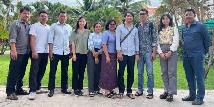 Internship at the Cambodian Development Research Institution (Thavrith Sara)